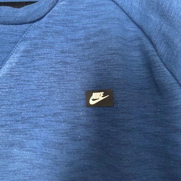 Nike Men's Blue Pocket Front Large Sweatshirt - Picture 3 of 7
